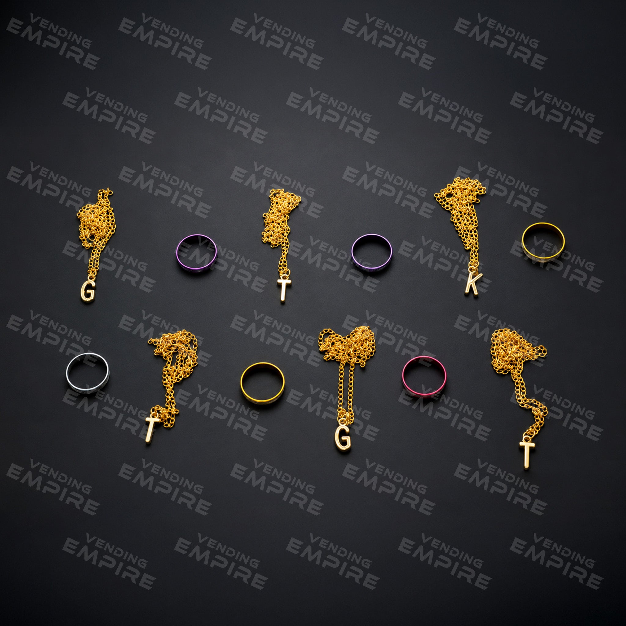 Mix de Anillos Metálicos con Cadenas de Letras Para Máquina Vending de 1” (Con Cápsula)