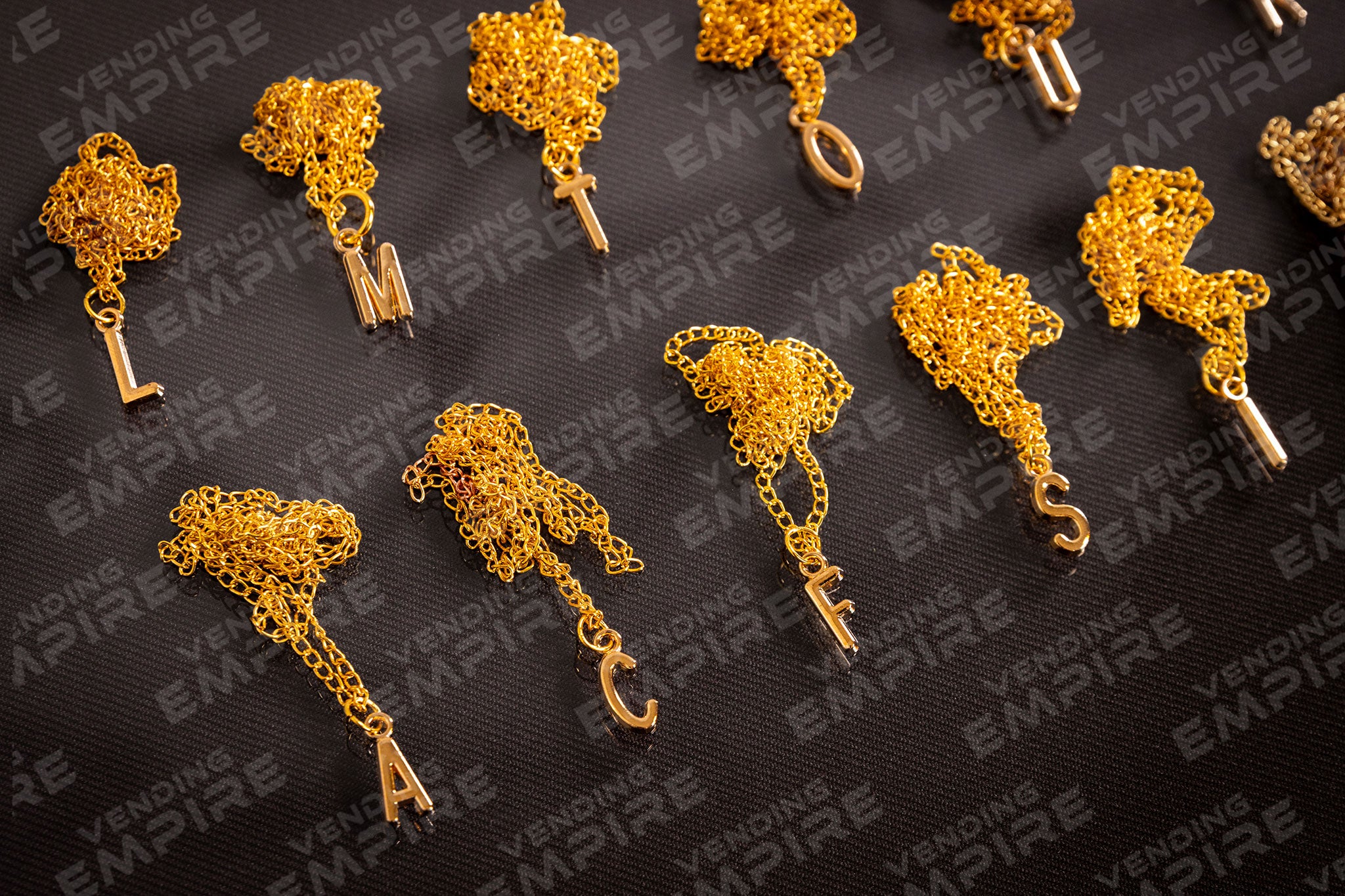 Collares con Inicial Dorada Para Máquina Vending de 1” (Sin Cápsula)
